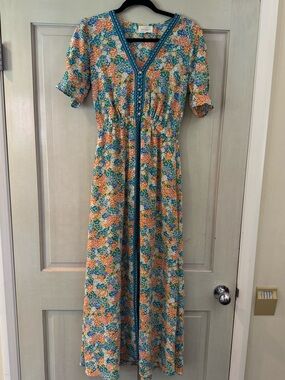 Melloday floral V-neck maxi dress with a blue smocked waist & button-down front